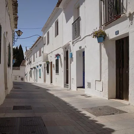 Belmonstays Aguamarina, Pueblo 미하스