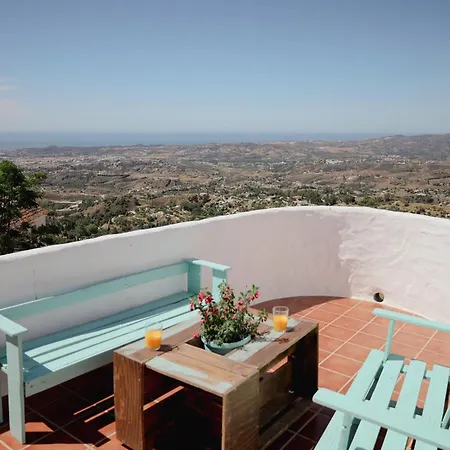 Belmonstays Aguamarina, Pueblo