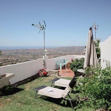 Belmonstays Aguamarina, Pueblo