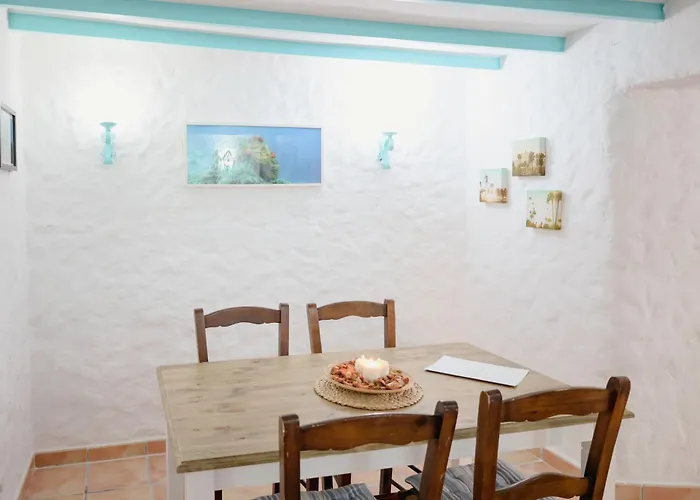 Belmonstays Aguamarina, Pueblo *