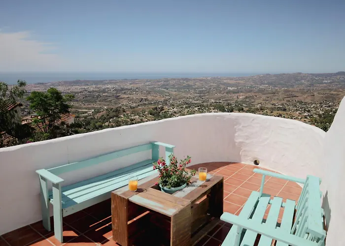 Belmonstays Aguamarina, Pueblo