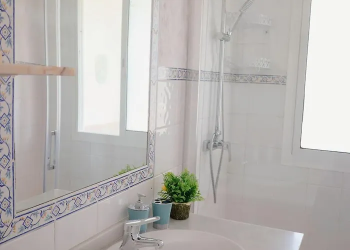 Belmonstays Aguamarina, Pueblo