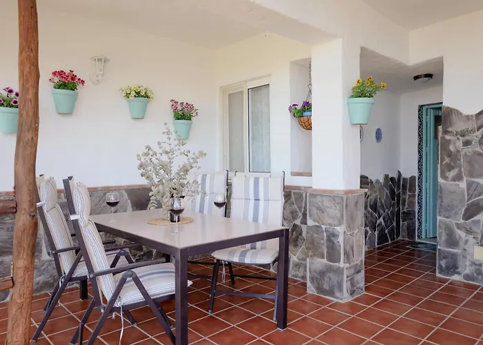 Belmonstays Aguamarina, Pueblo *