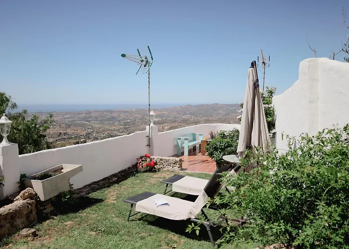 Belmonstays Aguamarina, Pueblo